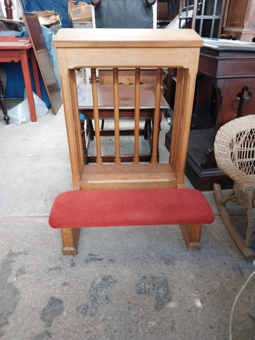 LARGE OAK KNEELER WITH SPINDLES AND RED CUSHION