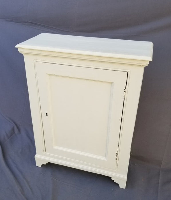 WHITE PAINTED GEORGIAN OAK 19th CENTURY CABINET