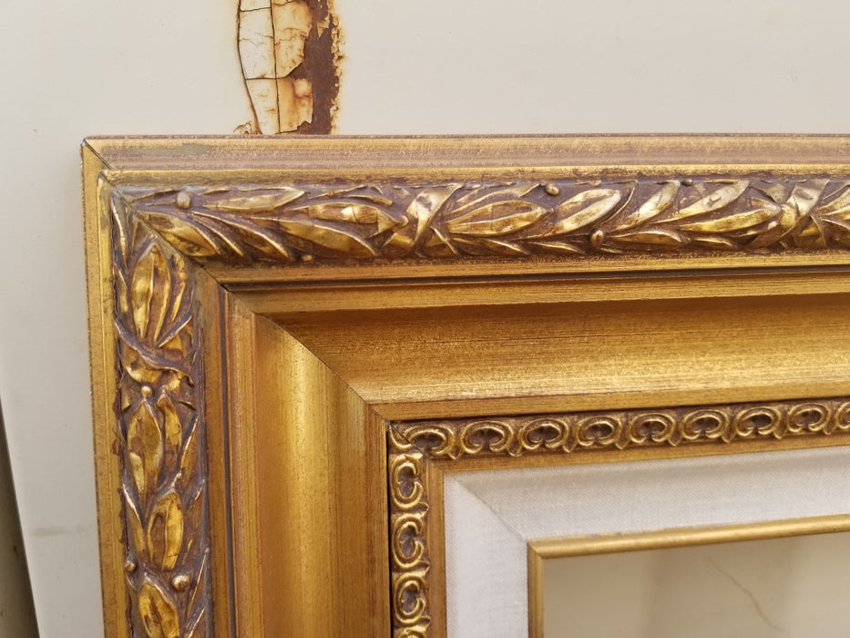 LARGE GOLD FRAME WITH WHITE LINER