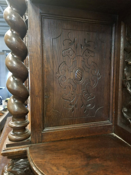 BARLEY TWIST AND LIONS FRENCH OAK HUNT CABINET