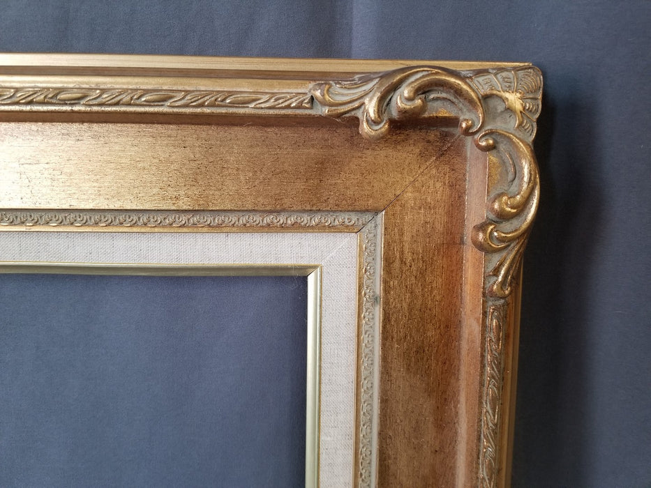 BRIGHT GOLD FRAME WITH LINER