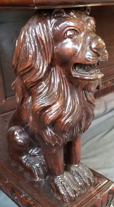 ITALIAN SIDEBOARD WITH STANDING LIONS