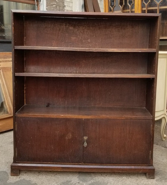 SMALL ENGLISH OAK OPEN BOOKCASE WITH LOWER CABINET