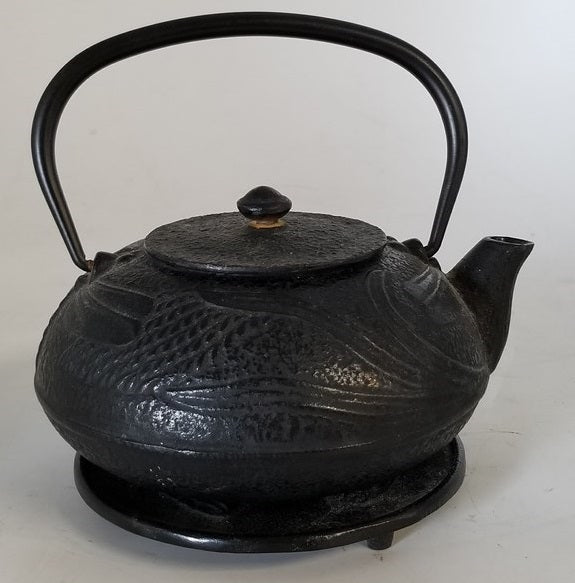 SMALL JAPANESE IRON TEAPOT WITH TRIVET