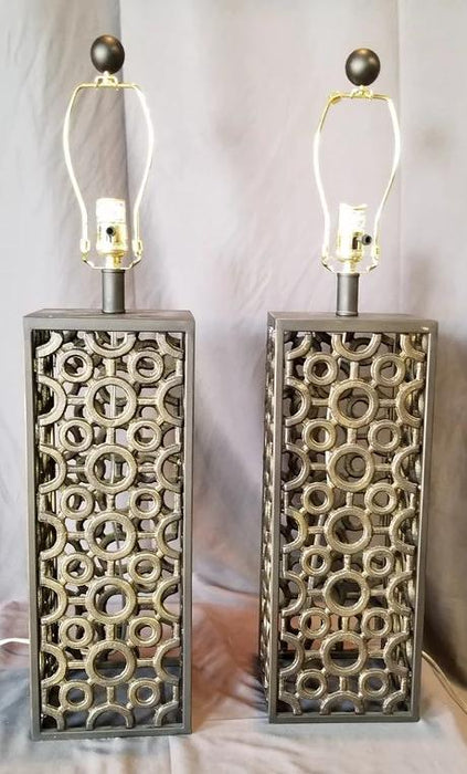 PAIR OF MODERN IRON LAMPS