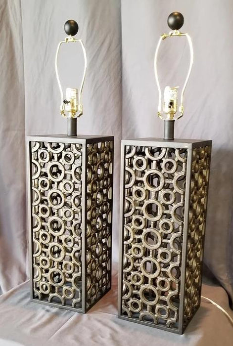 PAIR OF MODERN IRON LAMPS