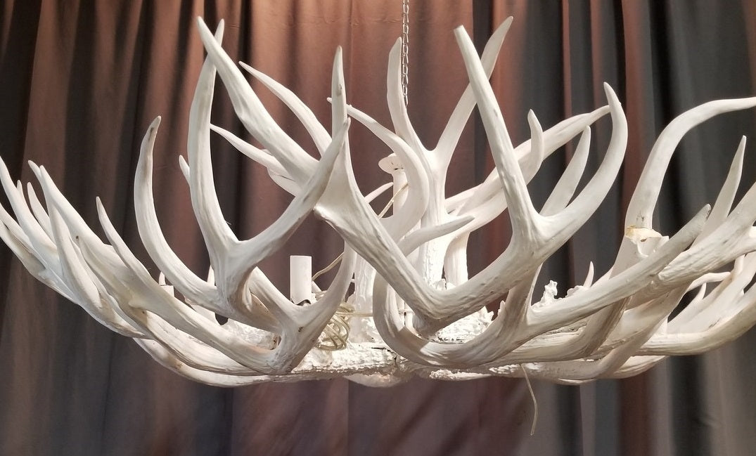 LARGE WHITE RESIN ANTLER CHANDELIER AS IS
