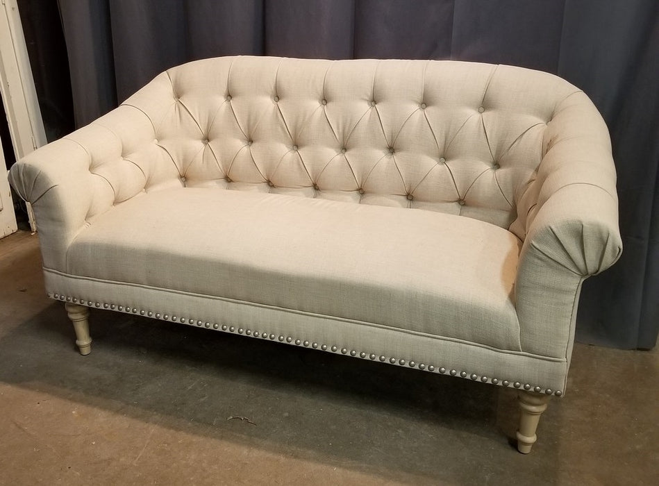 TUFTED BACK LOVE SEAT