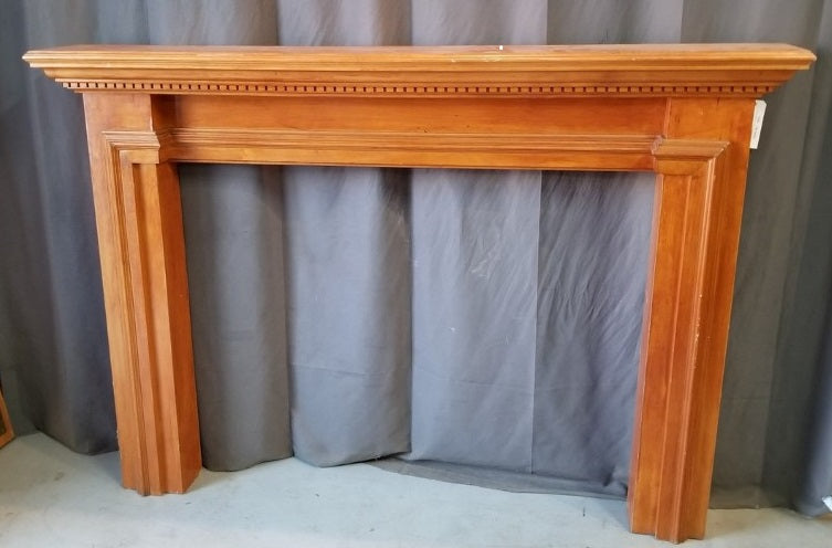 FIRE PLACE MANTLE WITH DENTAL MOLDING