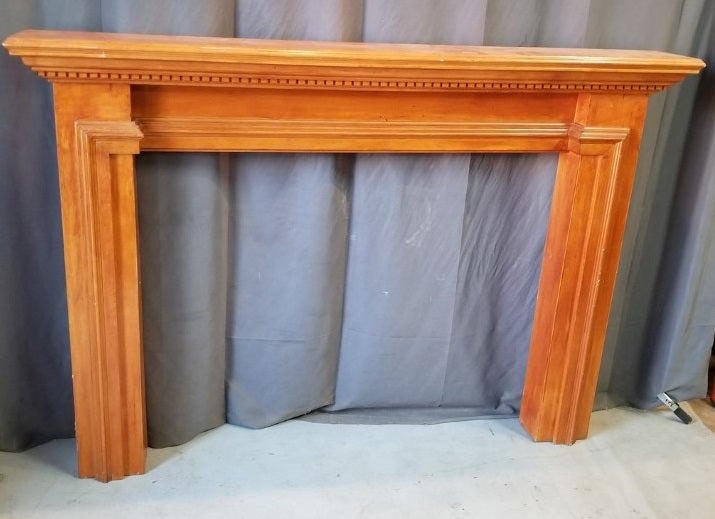 FIRE PLACE MANTLE WITH DENTAL MOLDING