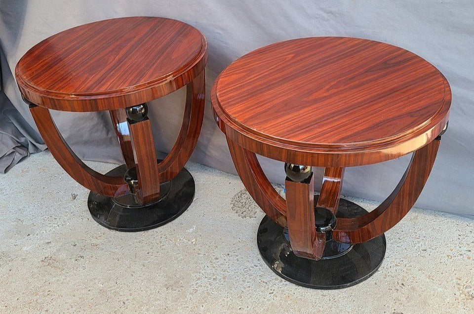 PAIR OF SMALL ROUND MAHOGANY LOW STANDS