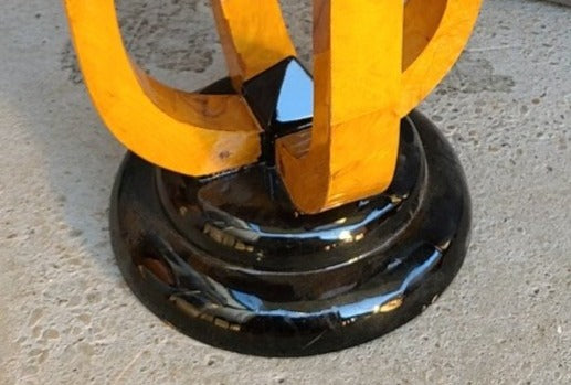 BURLED DECO ROUND STAND WITH EBONIZED BASE