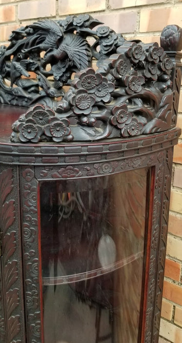 ASIAN VITRINE WITH CURVED GLASS