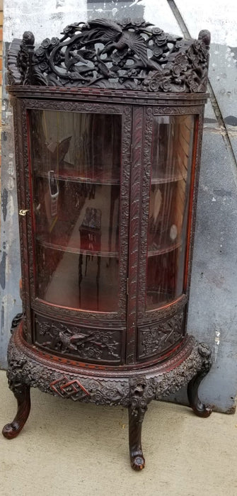 ASIAN VITRINE WITH CURVED GLASS