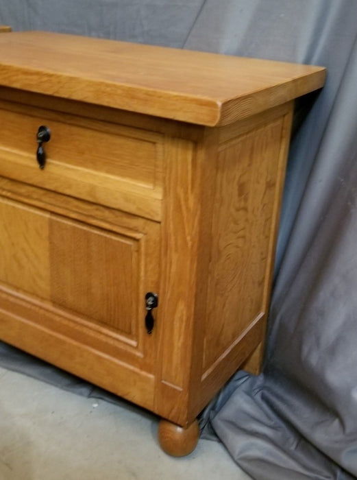 PAIR OF TINY RUSTIC OAK NIGHT STANDS