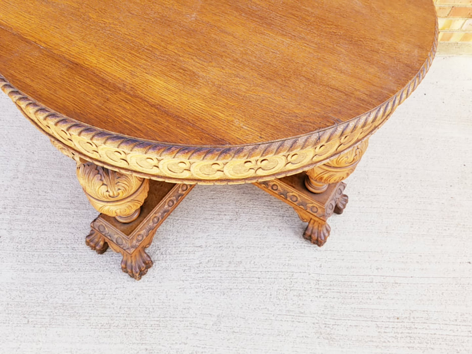ROUND OAK CENTER TABLE WITH CARVED BULBOUS LEGS