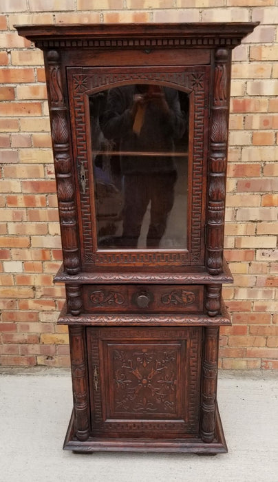 FRENCH EARLY 18TH CENTURY CARVED OAK VITRINE CABINET WITH KEY