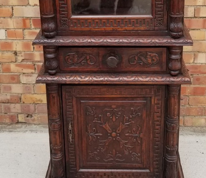 FRENCH EARLY 18TH CENTURY CARVED OAK VITRINE CABINET WITH KEY