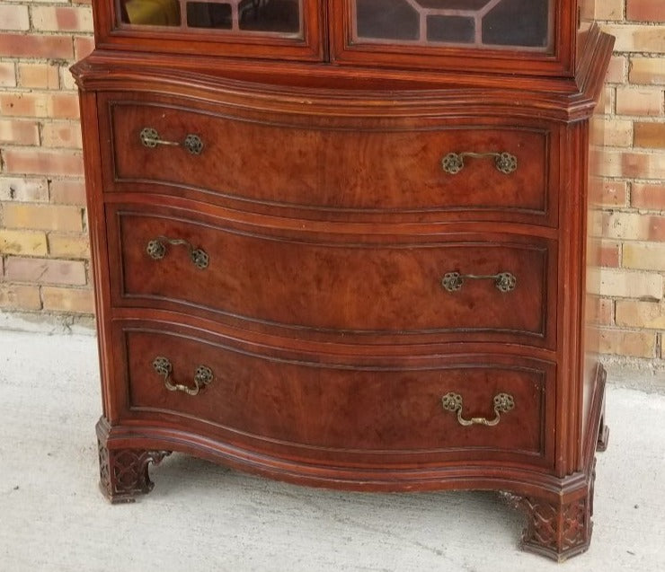 SMALL FEDERAL STYLE SERPENTINE FRONT MAHOGANY CHINA CABINET