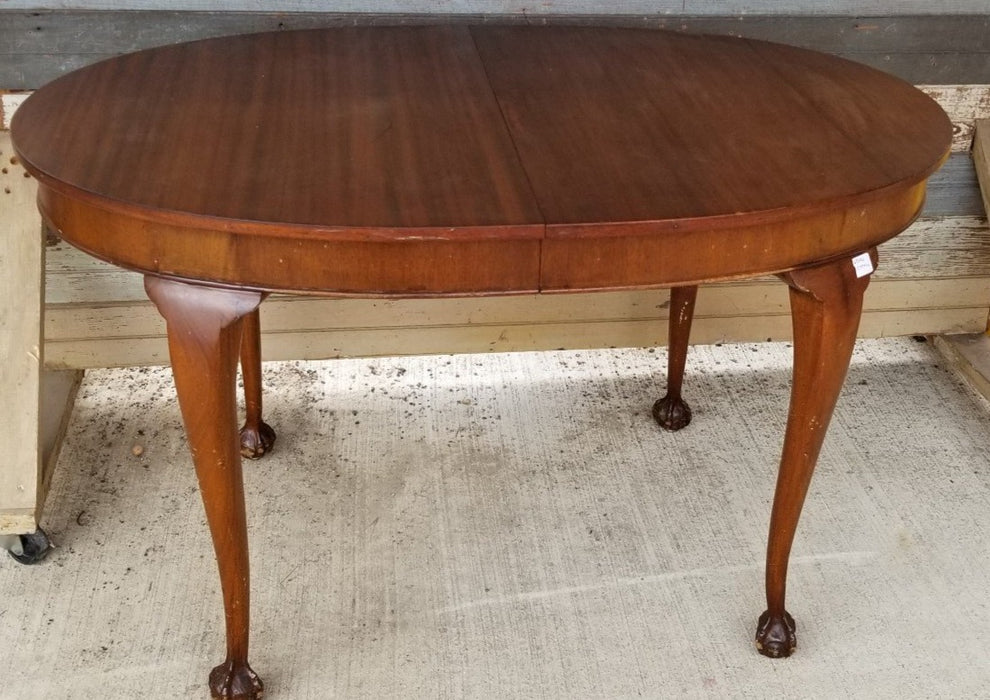 OVAL MAHOGANY CLAWFOOT TABLE WITH LEAF