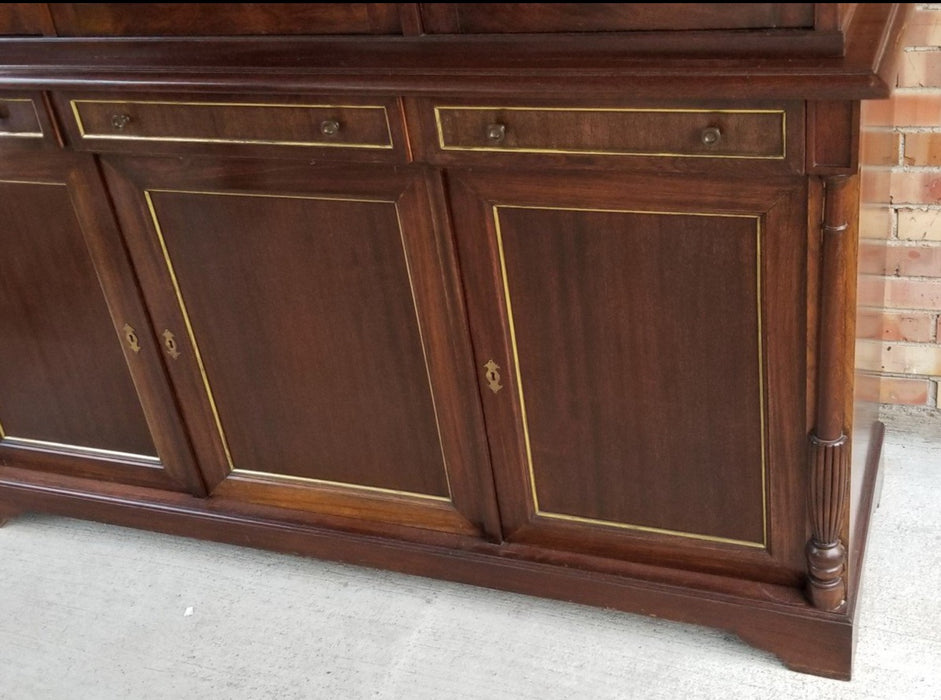CHIPPENDALE MAHOGANY BOOKCASE WITH ASTRAGAL GLAZED DOORS