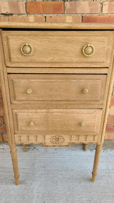 SMALL RAW OAK 3 DRAWER LOUIS XV CHEST ON LEGS