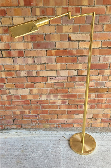ADJUSTABLE BRASS FINISH FLOOR LAMP WITH SWIVEL ARM AS FOUND