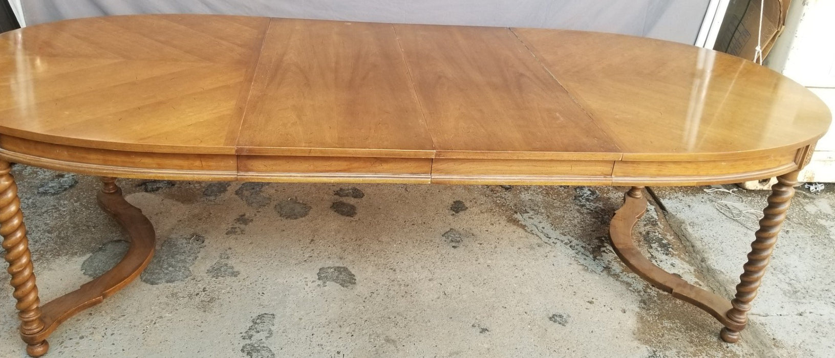 70'S VINTAGE OVAL TABLE WITH BARLEY TWIST LEGS, TWO LEAVES