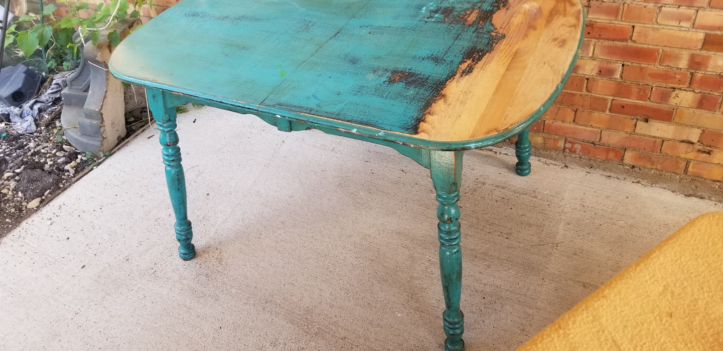 OAK DINING TABLE WITH TURNED LEGS- MISSING SOME FINISH