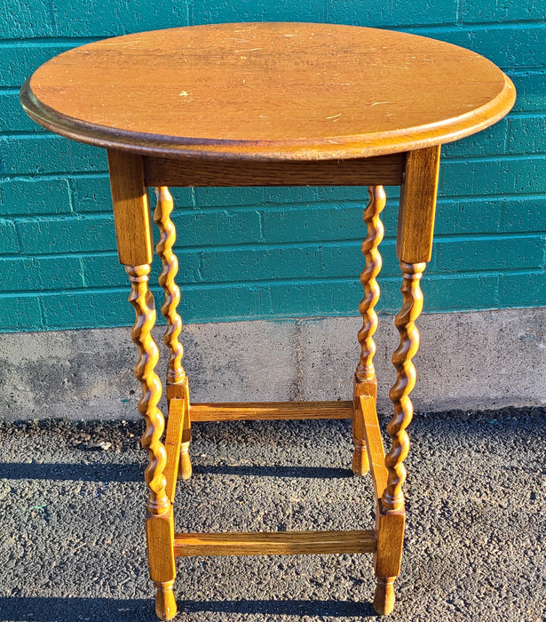 ROUND LIGHT OAK BARLEY TWIST TABLE