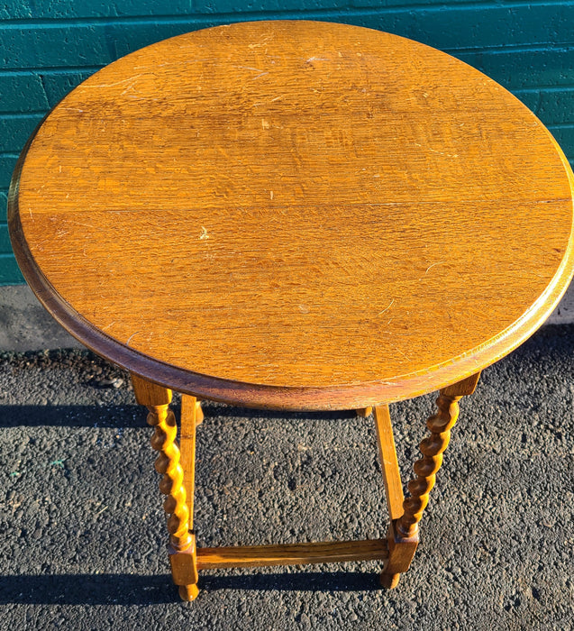 ROUND LIGHT OAK BARLEY TWIST TABLE