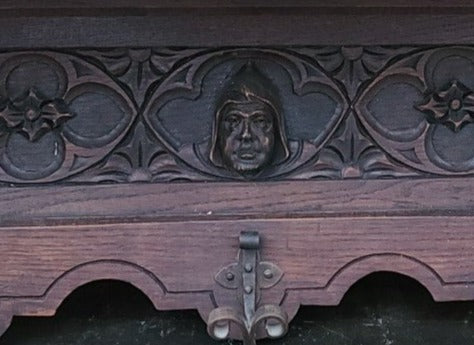 WALL SHELF WITH MONK HEAD