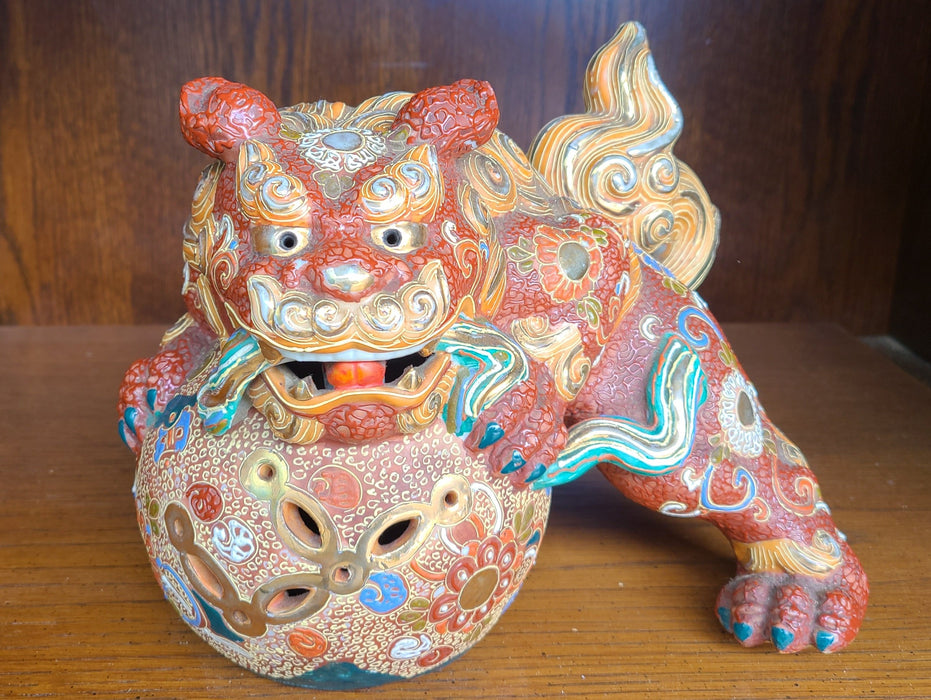 SATSUMA ORNATE RED AND GOLD FOO DOG