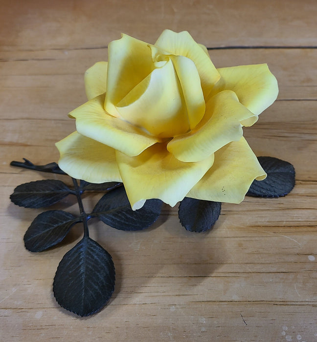 ITALIAN YELLOW PORCELAIN ROSE