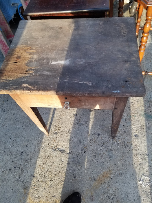 PRIMITIVE RUSTIC  TAPERED LEG TABLE SINGLE DRAWER