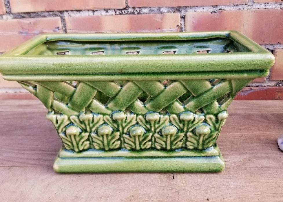 GREEN RETICULATED POTTERY PLANTER
