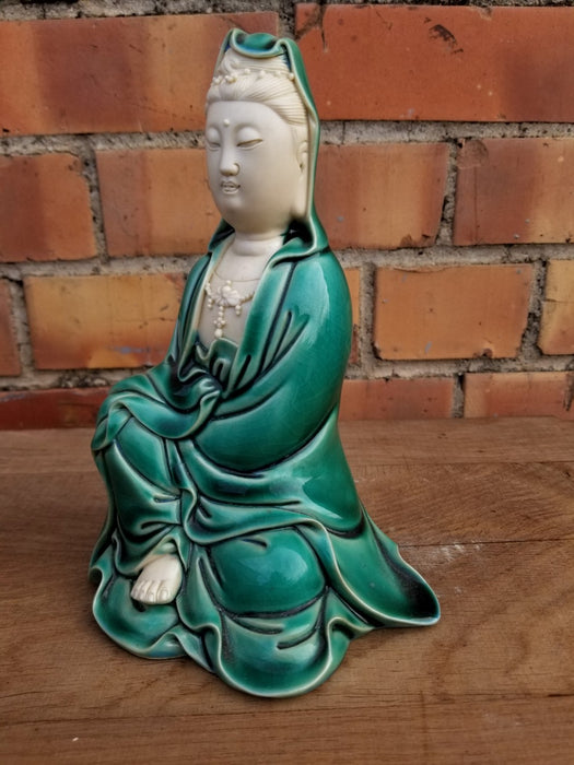 GREEN AND WHITE QUIN YAN STATUE