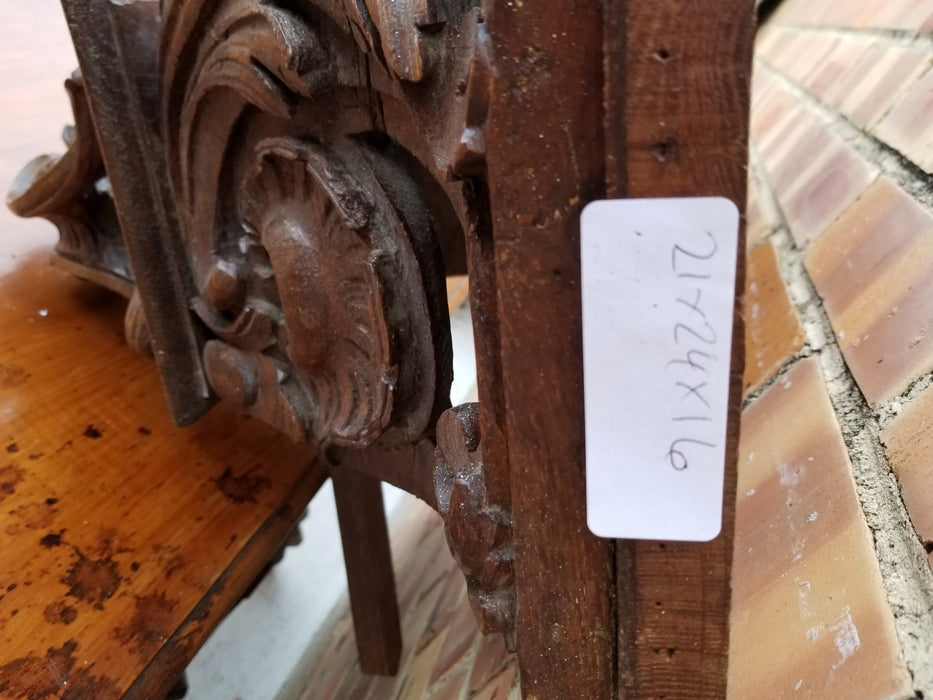 FRENCH OAK ROCCOCO WALL BRACKET WITH SHELL