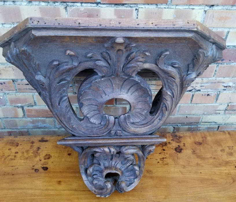 FRENCH OAK ROCCOCO WALL BRACKET WITH SHELL