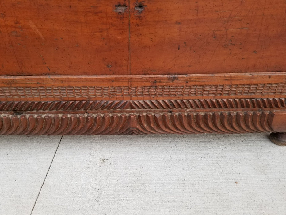 LARGE 18TH CENTURY FRENCH COFFER WITH GADROONNG