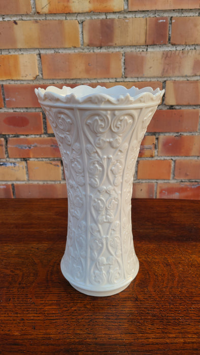 LENNOX IVORY VASE