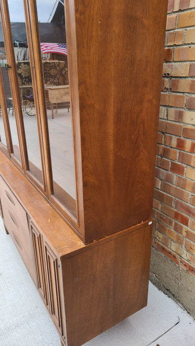 MID-CENTURY BROYHILL WALNUT CHINA CABINET