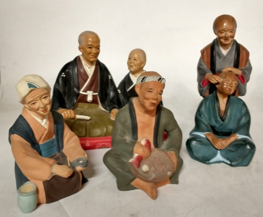 SET OF SMALL CHINESE FIGURES