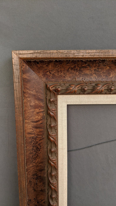 QUALITY WOOD FRAME WITH WHITE INNER LINER
