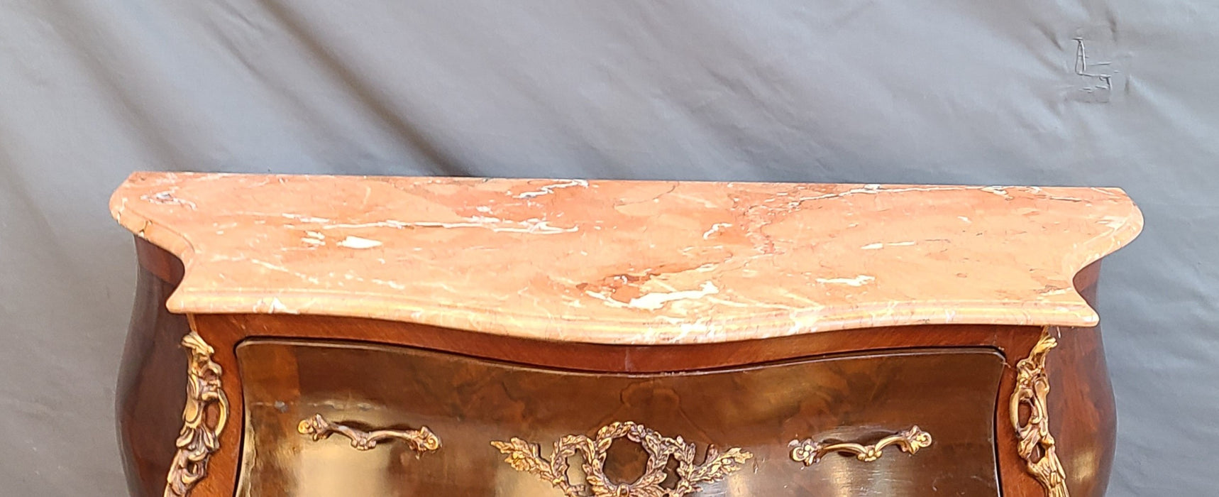 LARGE BOMBE CHEST WITH TERRACOTTA MARBLE TOP