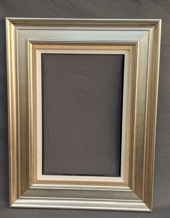 SILVER FRAME WITH THIN LINER