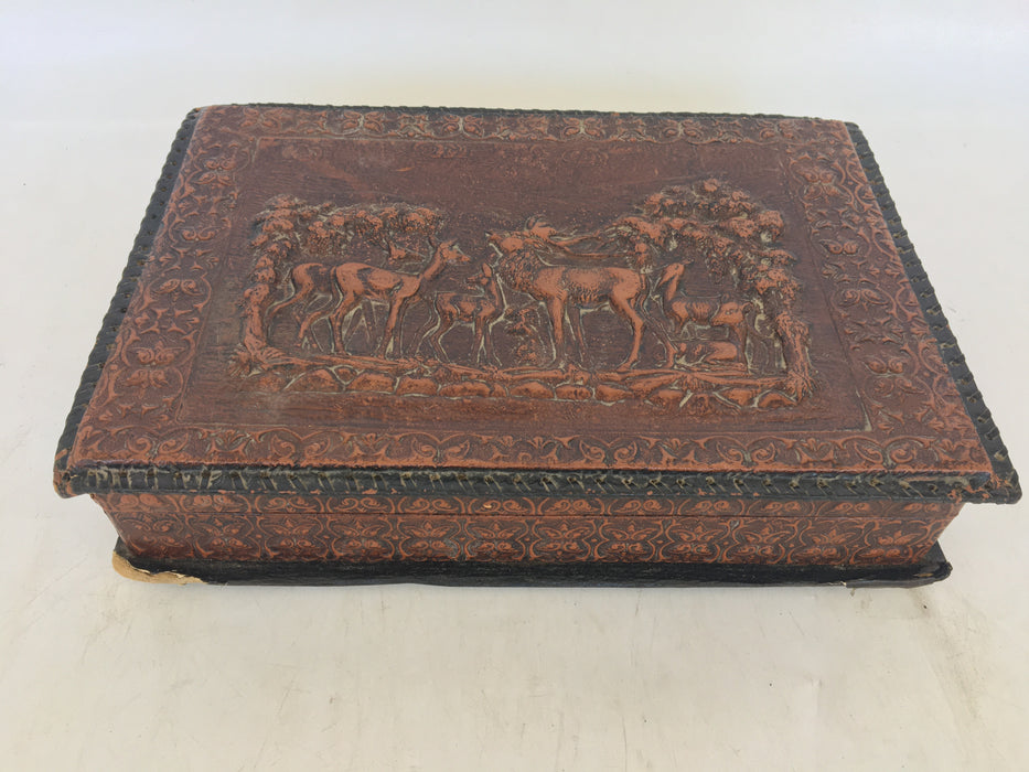 EMBOSSED LEATHER CIGAR BOX WITH STAG SCENE WHICH PLAYS MUSIC