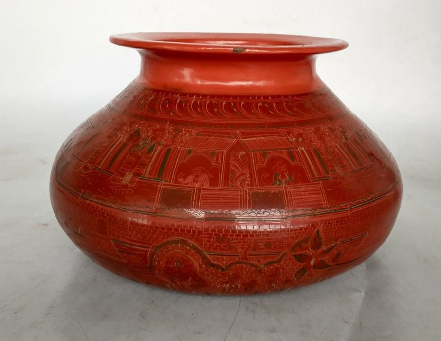 RED LACQUERED FLARED POT
