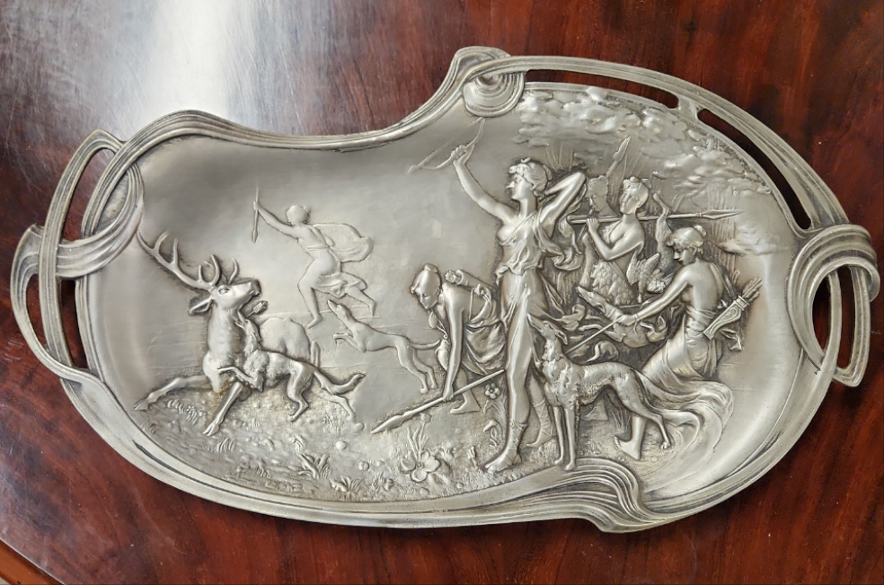 PEWTER TRAY WITH HUNT SCENE