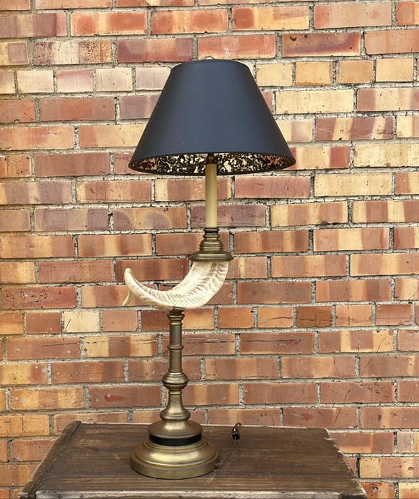 BRASS AND RAM HORN TABLE LAMP